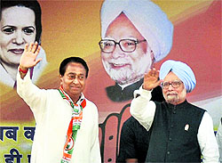 PM Manmohan Singh with Union Minister Kamal Nath at a rally in Jabalpur on Sunday