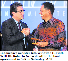 Indonesia's minister Gita Wirjawan (R) with WTO DG Roberto Azevedo after the final agreement in Bali on Saturday.  AFP