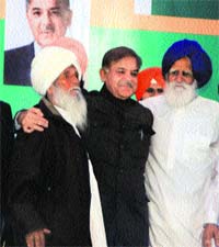 Pakistan Punjabs CM Shahbaz Sharif (C) at his native village, Jatti Umra, in Tarn Taran, on Sunday