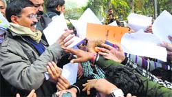 People swarm Delhi Chief Minister Arvind Kejriwal with their grievances during his inaugural 'Janata Darbar' at Delhi Secretariat in New Delhi on Saturday. Photo: Mukesh Aggarwal