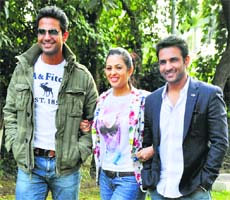 Perfect act: (L-R) Kartar Cheema, Anjana Sukhani and Harish Verma