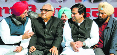 (From left) PPCC chief Partap Singh Bajwa, Haryana CM Bhupinder Singh Hooda, AICC general secy Shakeel Ahmed and MLA Rana Gurmeet Sodhi at Maghi Mela in Muktsar on Tuesday.