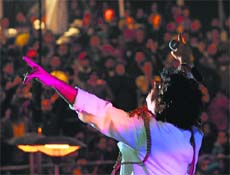 Singer Palash Sen performs at the show Photo: Himanshu Mahajan