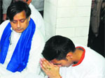Sunanda Pushkars husband Shashi Tharoor and her son Shiv Menon at the cremation. 