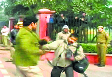 A video grab of a Delhi Police constable slapping The Tribune photojournalist Manas Ranjan Bhui near Rajghat in New Delhi.