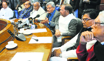 AIADMK leader Thambi Durai (left), JD (S) veteran leader HD Deve Gowda (3rd from left), senior CPI (M) leader Sitaram Yechury, JD (U) president Sharad Yadav, SP leader Ram Gopal Yadav and Gurudas Dasgupta from the CPI at a press conference after the ‘third front’ meeting at Parliament House in New Delhi on Wednesday.