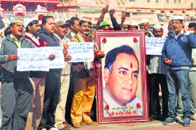Congress workers shout slogans against Tamil Nadu Chief Minister Jayalalithaa in Haridwar on Thursday