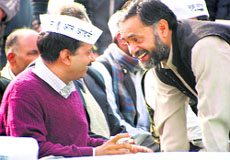 AAP member Yogendra Yadav with Arvind Kejriwal at a rally in Rohtak on Sunday.