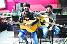 Soul stirring: Hamza and Aaqib Photo: Parvesh Chauhan