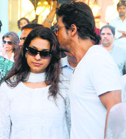 Shah Rukh Khan consoles actress Juhi Chawla during funeral of her brother Sanjeev Chawla in Mumbai.