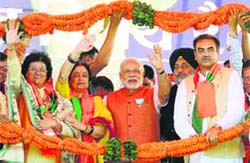 From left: BJPs Chandigarh in charge Aarti Mehra, party LS candidate Kirron Kher, PM nominee Narendra Modi, Punjab Deputy CM Sukhbir Badal and UT unit chief Sanjay Tandon during a rally at Sector 34 in Chandigarh on Saturday