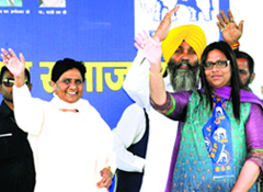 BSP chief Mayawati with partys Chandigarh LS candidate Jannat Jahan and other leaders on Sunday.