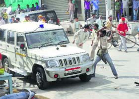 Violence over poppy husk: An excise department vehicle is targeted after hundreds of poppy husk consumers turned violent in Sriganganagar, Rajasthan, on Tuesday
