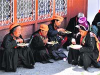 Party workers take a lunch break during poll campaign at Sospul village on the Leh-Kargil highway on Friday