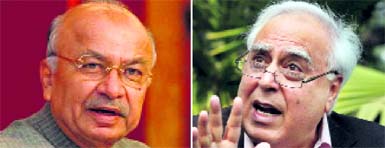 Home Minister Sushilkumar Shinde (L) and Law Minister Kapil Sibal had recently said a judge would be appointed by May 16 to head the commission for probing snooping scandal