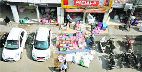 Shopkeepers encroach upon parking space at Bhadaur House in Ludhiana