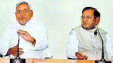 Nitish Kumar (L) and JD(U) chief Sharad Yadav address party MLAs in Patna on Sunday