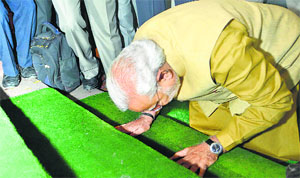 PM-elect Narendra Modi bows down at Parliament House steps to express his respect. 