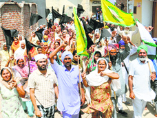 Residents of Bhai Rupa village in Bathinda protest against the police on Wednesday.