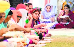 Devotees and students of Guru Angad Dev Veterinary and Animal Sciences University partake of langar at the PAU gurdwara in Ludhiana on Wednesday