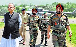Union Defence Minister Arun Jaitley with Army Chief General Bikram Singh in Srinagar on Saturday