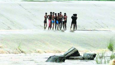 Ten youths, who had gone fishing in the Damodar river, were trapped for over eight hours when a sluice gate at the Tenughat Dam, near Bokaro in Jharkhand, was opened leading to sudden rise in water level, before they were rescued on Saturday. 