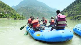 The report says locals should be trained in diving and rafting for rescue operations.