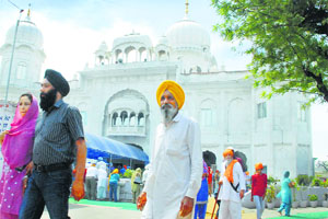 Devotees at Gurdwara Nada Sahib in Panchkula.