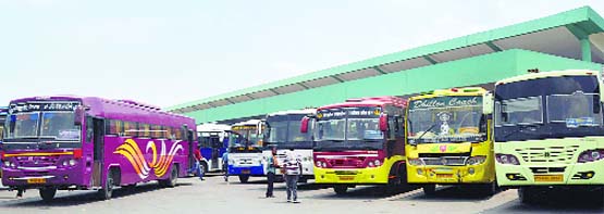 Private buses at the Inter-State Bus Stand in Ludhiana. Photo: Inderjeet Verma