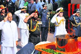 (From left) Union Minister for Finance and Defence Arun Jaitley, Chief of Army Staff General Bikram Singh, Chief of Naval Staff Admiral RK Dhowan and Chief of the Air Staff Air Chief Marshal Arup Raha pay homage to the martyrs at Amar Jawan Jyoti in New Delhi on Saturday