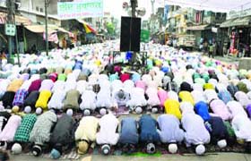 Muslims offer prayers at Jama Masjid
