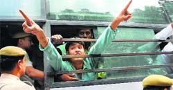 Police detain UPSC aspirants during their march towards the PM house in New Delhi on Thursday.