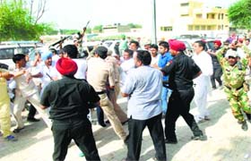Congress and SAD supporters clash at Rama Mandi in Talwandi Sabo on Thursday