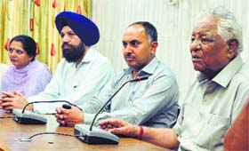 Forest Minister, Punjab, Chunni Lal Bhagat (right), addresses a press conference at Circuit House in Ludhiana