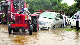 vehicles stuck in rainwater on the PAU campus.