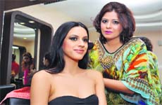 Richa Aggarwal giving finishing touches to a model’s makeup