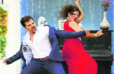 Shake a leg: Bhakhtyar Irani and (R) Tannaz
