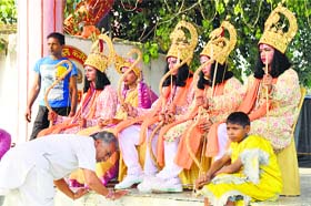 Religious bow: A devotee seeks the blessings of Lord Rama, Sita, Lakshmana and Hanuman at Daresi Ground in Ludhiana