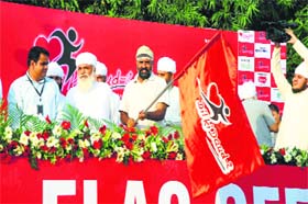 Pargat Singh (right), Director Sports, Punjab, flags off mini-marathon "Dil Ki Daud" in Ludhiana on Sunday