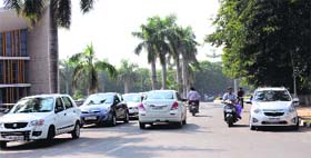 Heavy vehicular movement causes chaos at the Panjab University