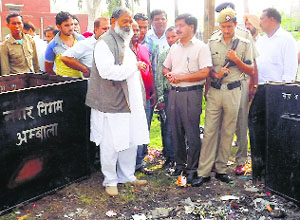 Haryana Health Minister Anil Vij during a surprise visit to the MC office in Ambala Cantt on Wednesday.