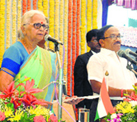 Goa gets new CM: Governor Mridula Sinha administers the oath of office to new CM Laxmikant Parsekar in Panaji on Saturday.