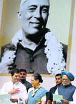 Congress vice-president Rahul Gandhi, president Sonia Gandhi and former PM Manmohan Singh take oath at the 125th birth anniversary function of Jawaharlal Nehru in New Delhi on Thursday. PTI 