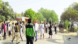 Dera followers and members of Ek Noor Khalsa Fauj during a clash near Jogewala village in Ferozepur on Sunday.