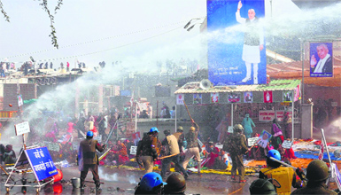 The police clash with Rampals supporters outside Satlok Ashram at Barwala, Hisar, on Tuesday.