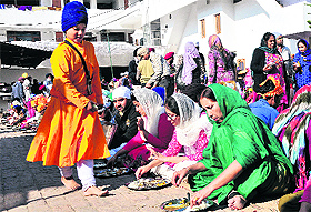 Devotees partake of langar on the martyrdom day of Guru Tegh Bahadur at a gurdwara in Sector 34-D, Chandigarh, on Monday.