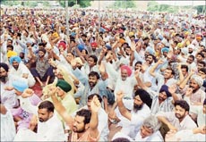 Milkmen hold demonstration