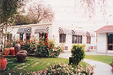 A prefabricated building with a flat roof in Delhis Santushti shopping complex