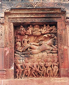 Anantashai: Cosmic withdrawal into the divine dreamer