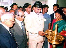 Hyderabad: Andhra Pradesh Chief Minister N. Chandrababu Naidu dedicates ASCI-Hinduja Institute of Health Care for Management Education at Banjara Hill in Hyderabad on Wednesday. Sri Chand P. Hinduja, Chairman, Hinduja Group, and M. Narasimham is also seen in the picture. — PTI